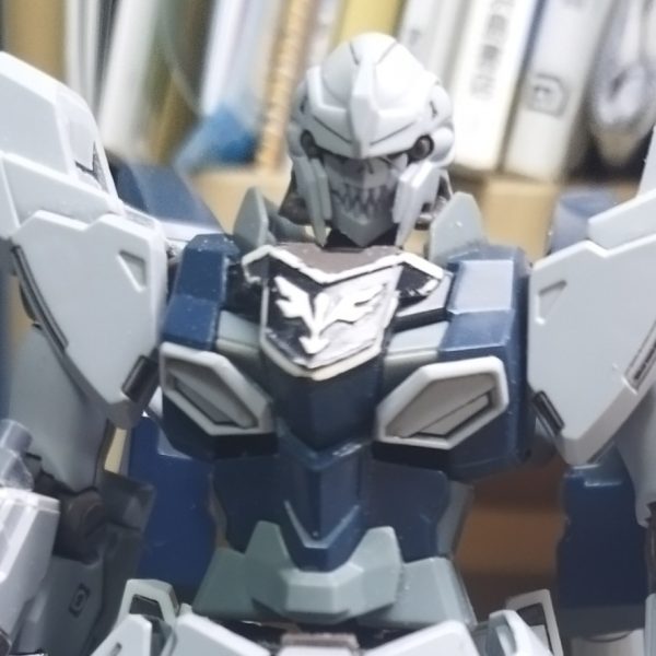 ネオジム磁石でロック機構を作りました。腕の重さに負けて肩が下がっていたのを改善しました。（3枚目）