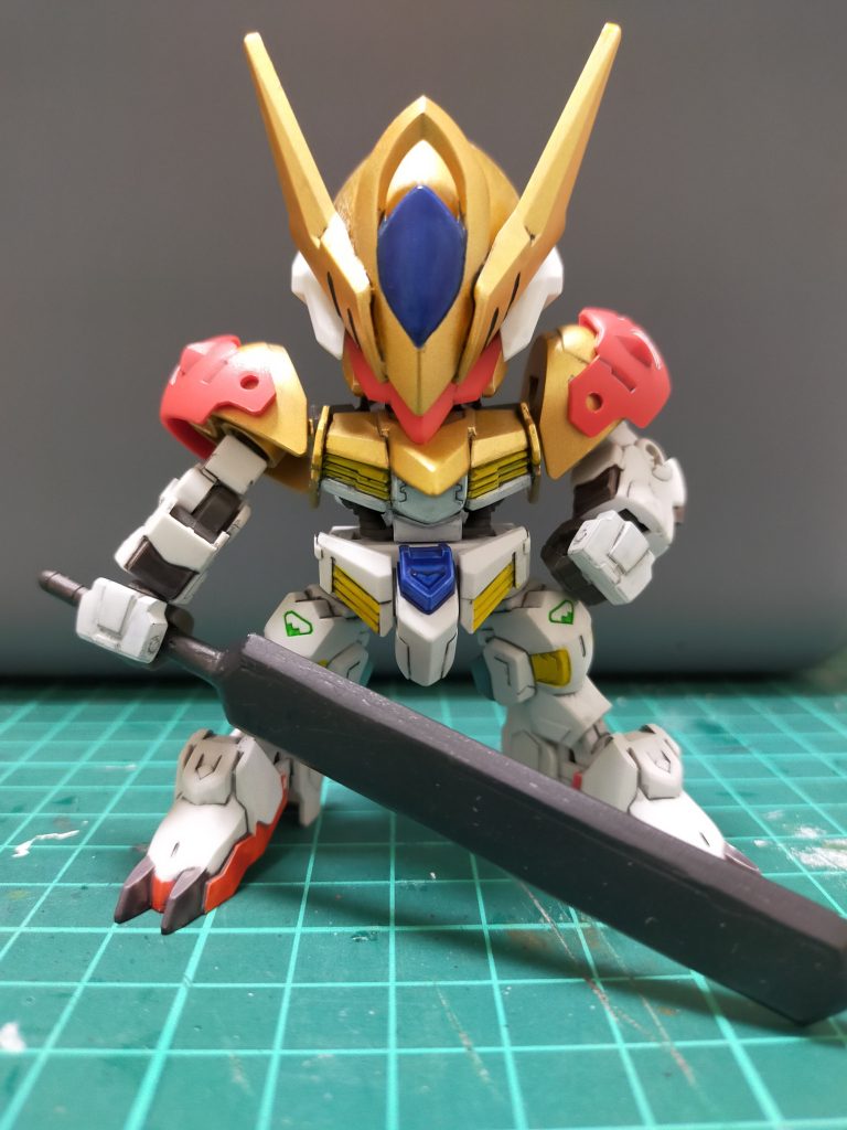 　ソードメイスは裏側のがっつり肉抜きを「光硬化パテ」を使って塞いでみました。