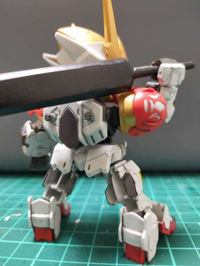 　後ろ姿は肉抜き丸見えですが…これもまた良し!　ガンダムマーカーだけでもカッコよく作れました。　最後まで見て頂いてありがとうございますm(_ _)m