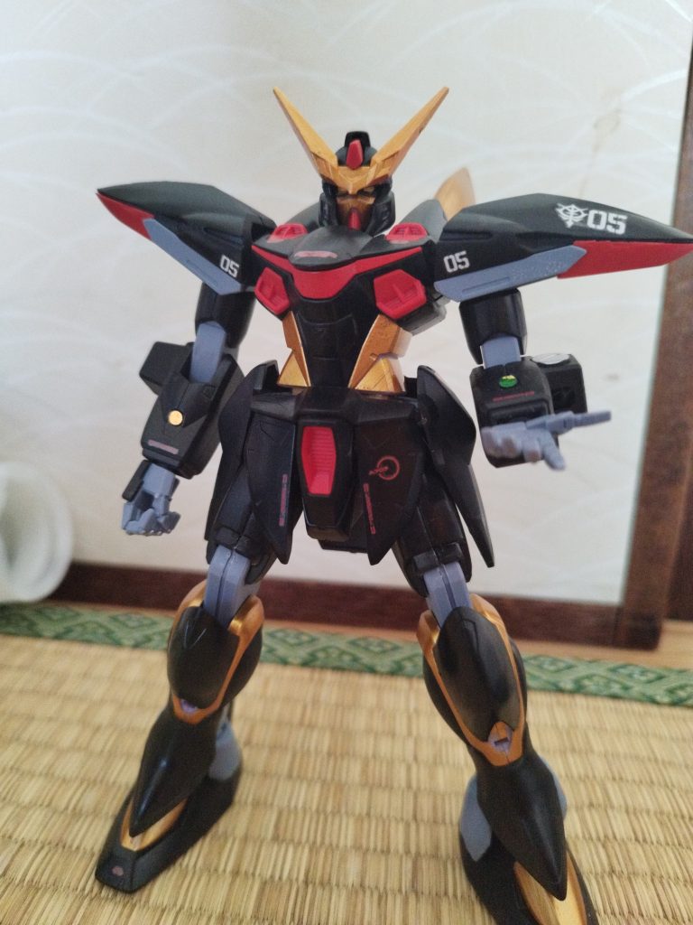 ナイトオルドはガンダムをベースとし今ある技術の全てを注ぎ込み作った機体戦闘は殴るなどの近接攻撃しかできず当時の技術では武器などは開発できなかった