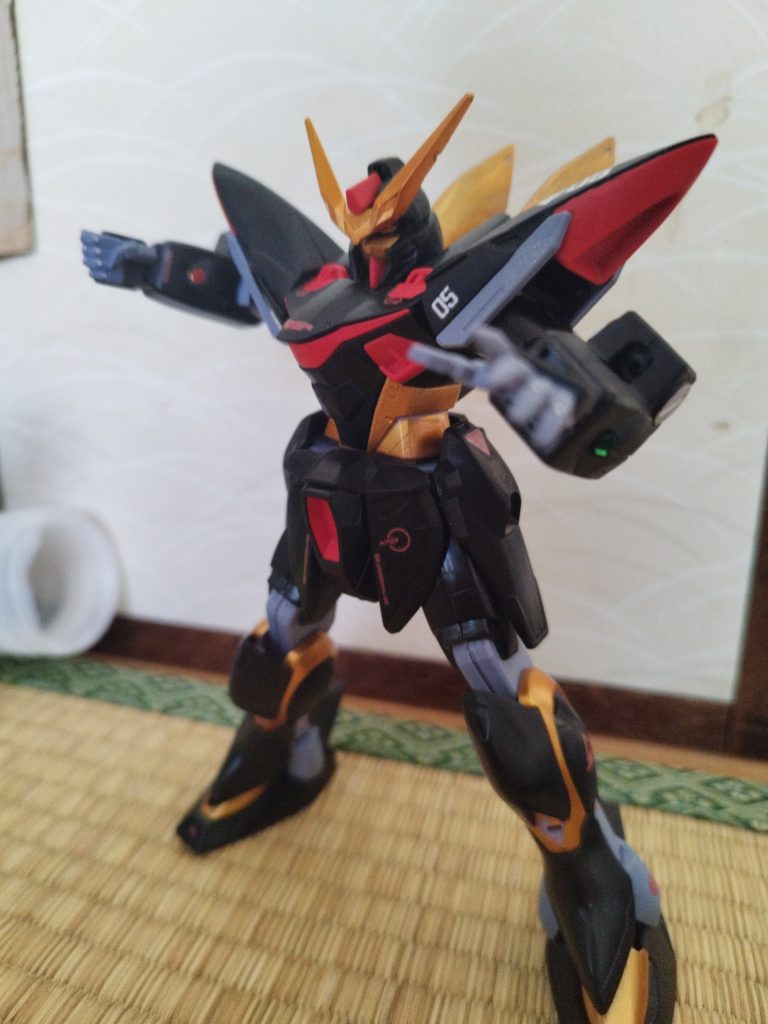 近接攻撃とはいうものの瓦礫や物を掴んで飛ばすなどはできるためかなり戦力にはなるこの機体には鉄や金などなど色々な素材を使用しておりかなりの費用がかかっている