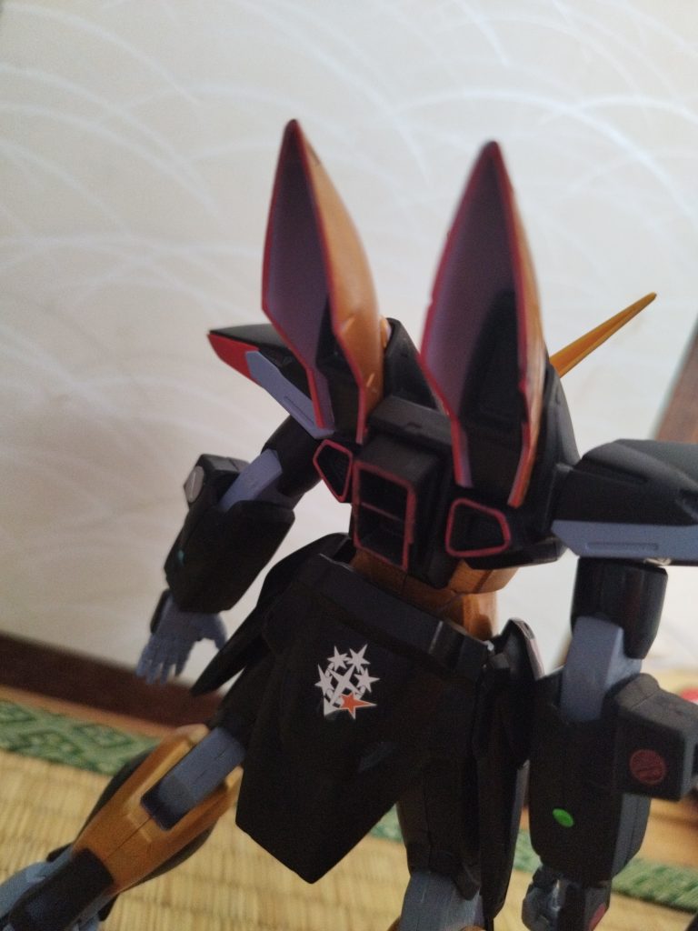 後ろのバーニアはほんの少し飛ぶことはできるが電力充電式バッテリーなため必要以上に使うとバッテリー切れになる恐れがある