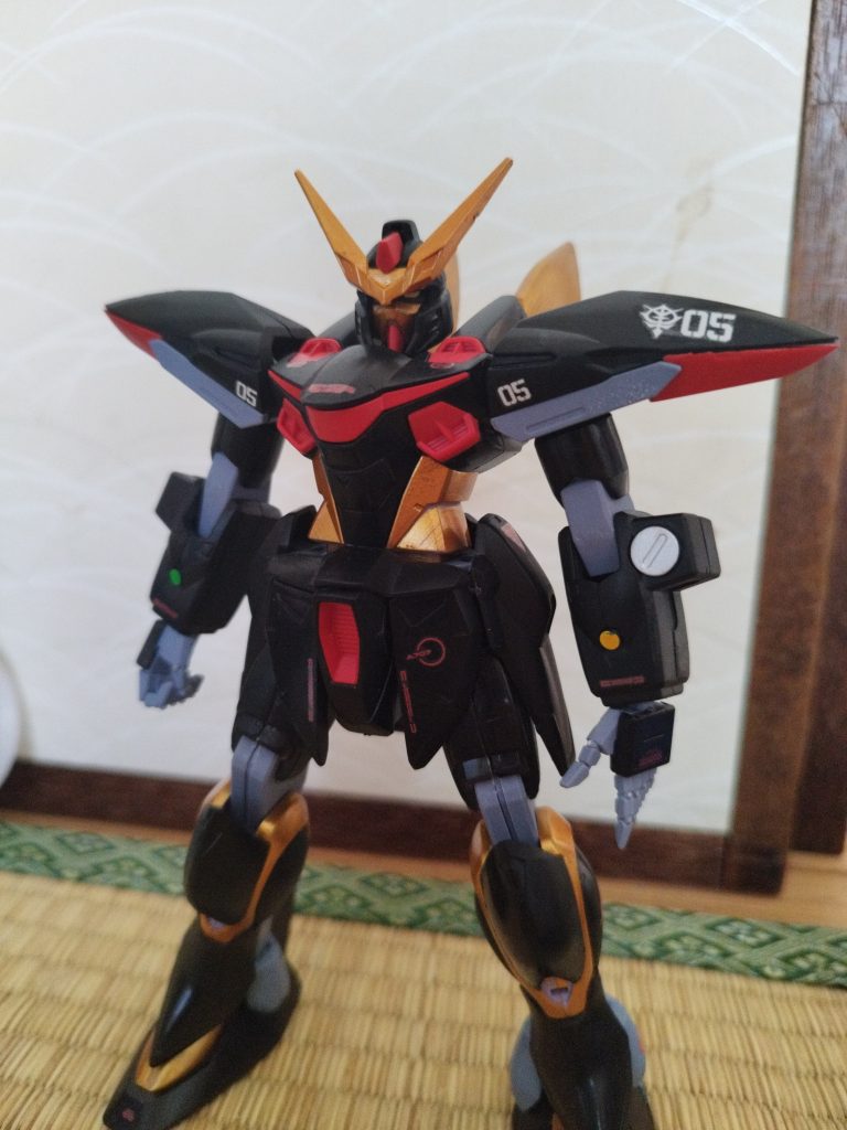 腕には接続部分がありティーガー戦車や爆撃機などの砲弾や銃身がとりつけることができる