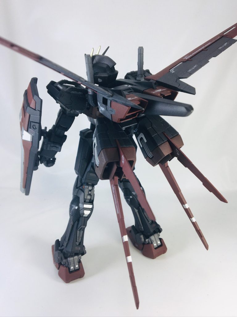 後ろが重くてポーズが変です色合いは全体で統一感を保持させてます