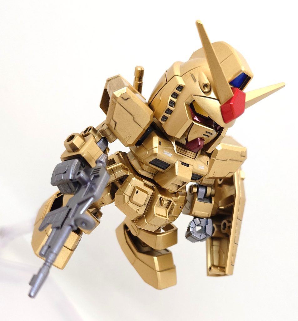 肉抜き等目立つ部分はありますが、顔の造形に関しては、『これぞガンダム!!』という素敵な造形と思います。