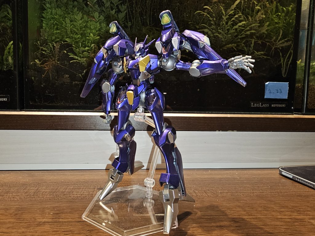 嫁氏作　ガンダムファラクトメイン外装はGXクリアバイオレット+クリアブルーのキャンディ塗装しました。