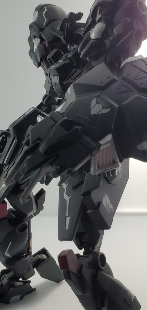 異形の形にしたくて腕部は長め、脚部は鳥脚にして特殊な戦闘民族ぽさを表現しました。