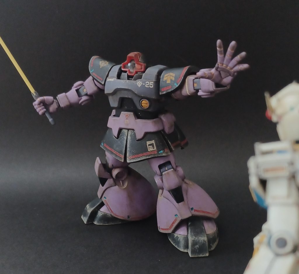 下半身がドッシリとしてて、ステキ(zaku-kao6)