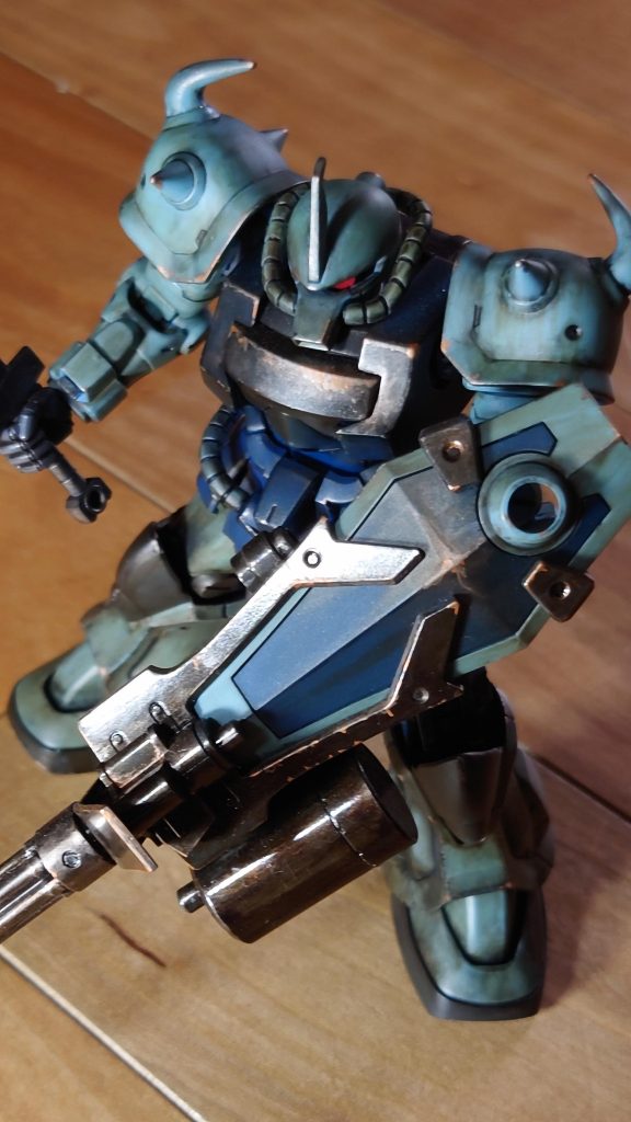 マシンガン部分は光沢クリアにしてみたら割とメタル感が出てなかなか良かったです。