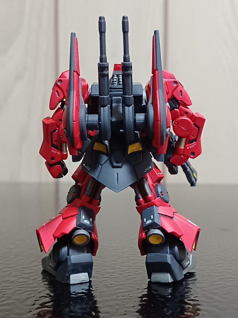 06Rと言えば、部屋にあるキットの整理をしておりましたら、アーティファクト06Rが見つかったので組みたい欲が出てきましたね(zaku-kao5)少し前にコンバージのシャア専用06Rをリペイントしまして、組みたくなってしまいました。三連星で、お腹いっぱいだったハズがやっぱりカッコいいからですかね(笑)