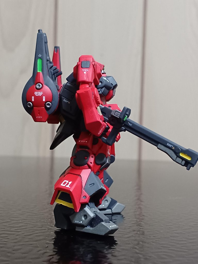 合わせ目消しについて、以前につぶやきにて質問をさせて頂いたのですが、沢山のアドバイスや有効で効率的な品々を紹介して頂けまして、大変有り難かったです(gundam-kao6)コメントお寄せ頂いた皆さんには感謝ですね‼️リックディアスは第一弾のキットで、合わせ目のズレなども大きく感じて、消すのが大変でした。合わせ目消し、まだまだ下手ですがアドバイスを元に精進します🙇