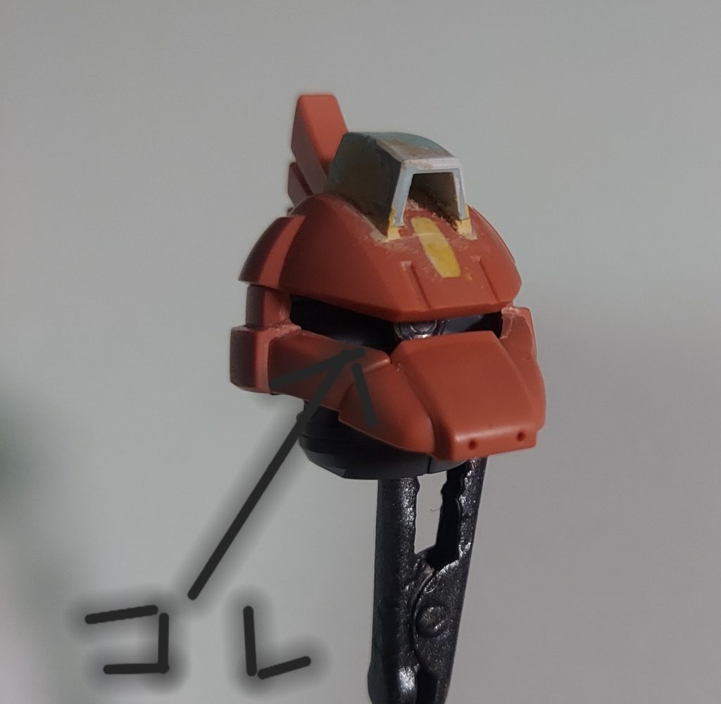 顔面ゎモヒカンをプラ板で製作目元のアイラインを切り欠く事で表情が変わります(っ ´ロ` )ノ