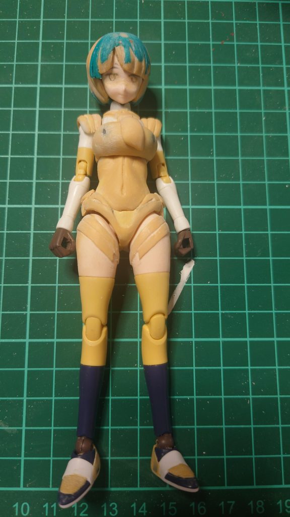 頭はダイバーナミ、顔はダイバーナミとモビルドールサラをミキシング、上半身はモビルドールメイ、下半身はダイバーナミ、足はダイバーナミ、脛から下はダイバーアヤメ、肩はダイバーナミに可動部分はモビルドールメイにして、二の腕部分はモビルドールサラです。