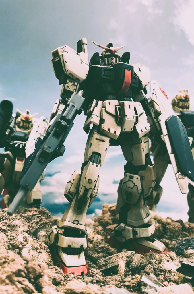 陸戦型ガンダムの前にガンダムMk-Ⅱを置いてみました。RGを使用しています。思ったより違和感がない絵になったかなと思っております。ガンダムMk-IIについて近藤版への改良を計画中です。