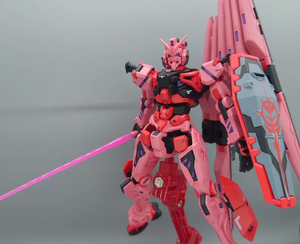 赤いガンダム フィン・ファンネル装備