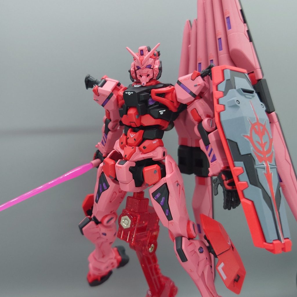 赤いガンダム フィン・ファンネル装備