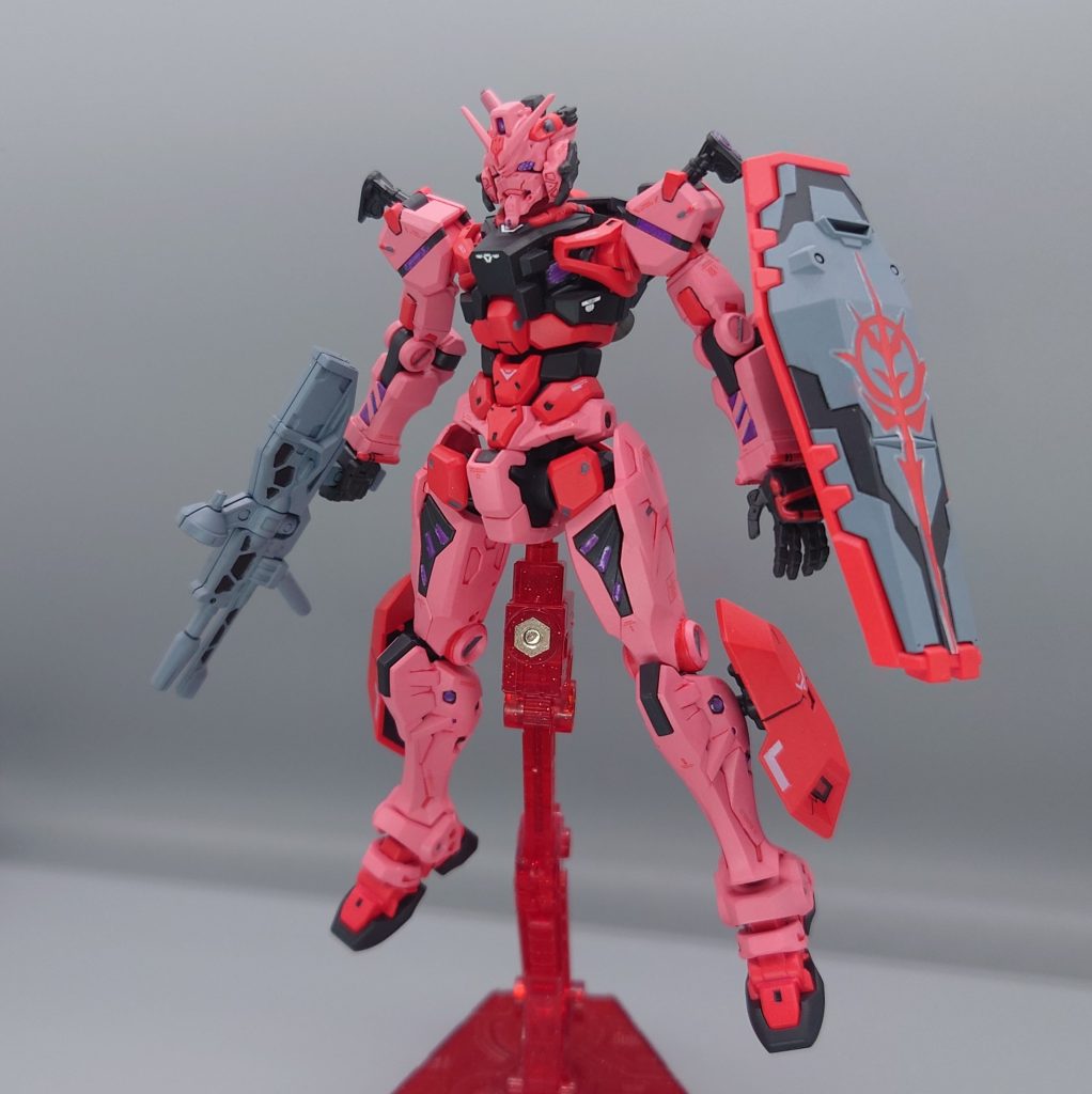 フィン・ファンネルなしverで元が黄色だったところは赤色で塗装して黄色部分はなくしました。紫で塗装しているのは全身にサイコミュが広がっているイメージです。