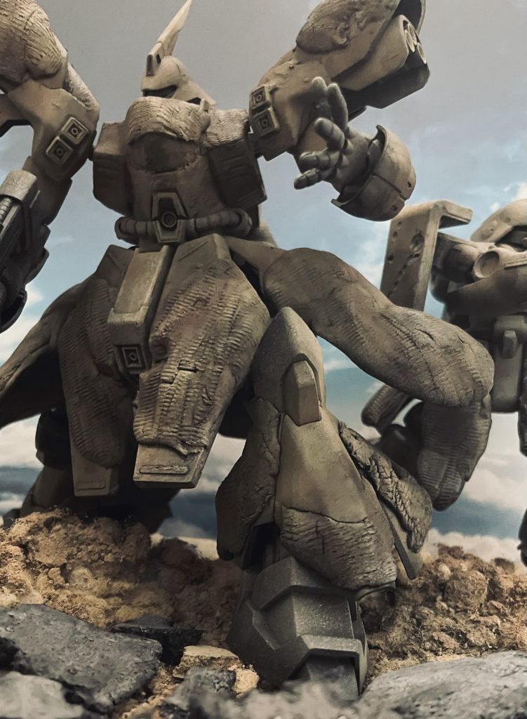 右からのアングルのショットです。ツインメリットコーティングはエポキシパテを盛った上からPassion Modelsの「ティーガーI, II ツインメリットコーティングセット」を押し当てて作成しています。同セットがなくとも、塗料の空き瓶の蓋を転がすことでコーティングを行うことが可能です。