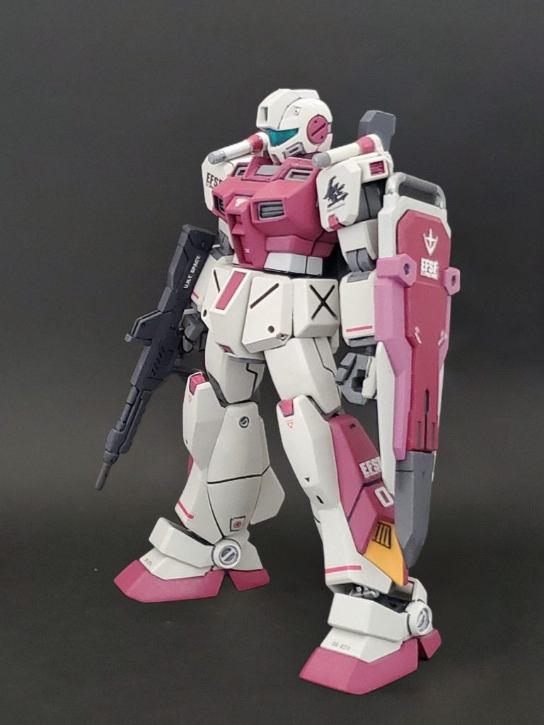 今回は妄想のボリュームがハンパなく!伝わりにくかったり、読みにくかったりしたかと思いますが、しっかりと読んで下さりありがとうございました🙇🎵では、全編に渡り活躍しましたジム・ブラッドラインの機体紹介をさせて頂きます😆🎶今回ミキシングに使用したキットは下記になります。本体……ジム・コマンド(コロニー仕様)足下部、ビームライフル……NT-1アレックスアンカーシールド……ジム・ストライカーバックパック……陸戦型ガンダムカラーリングはシャアレッドに薄いグレーを混ぜて淡いワインレッド調に仕立てました🎵塗装は当然の筆塗り全塗装です🖌️✨