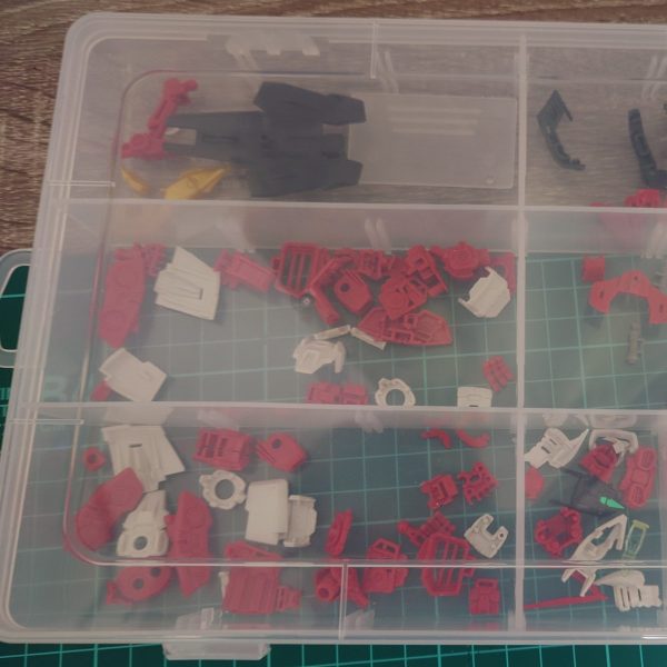 一生懸命にバラしてます