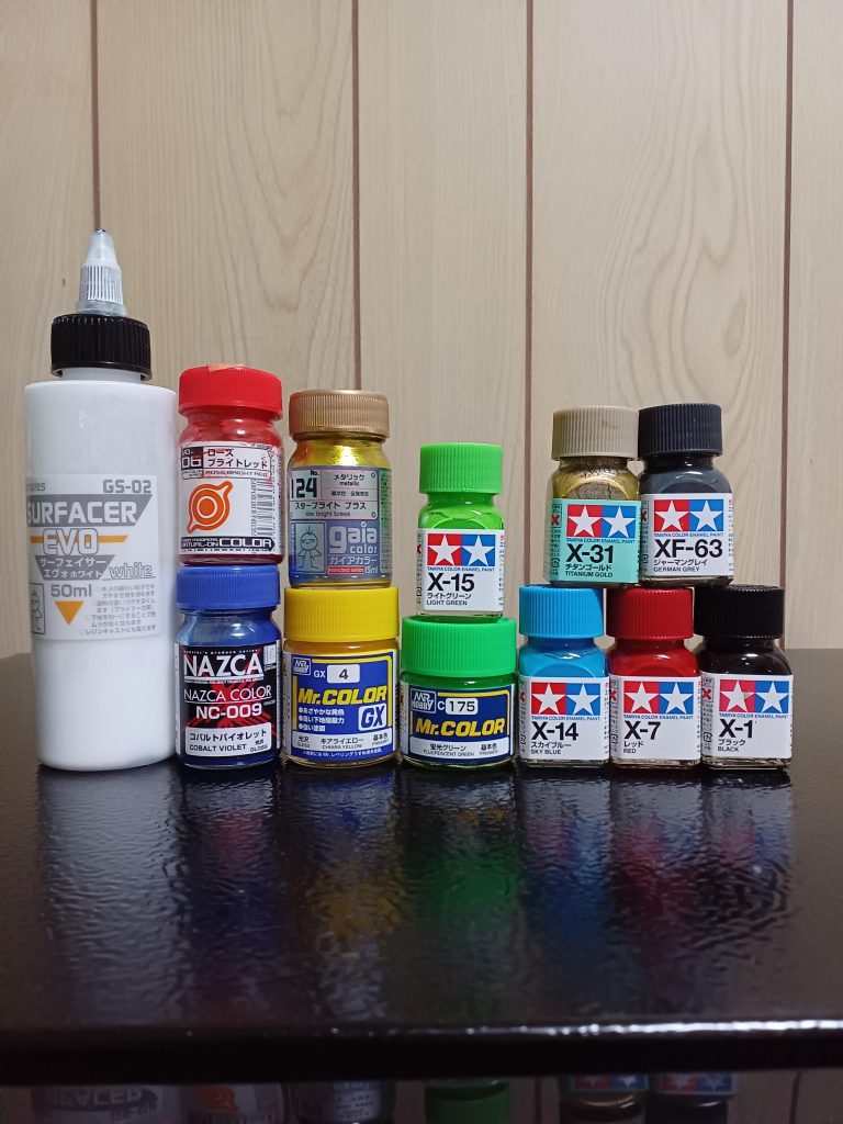 使用した塗料です‼️いやぁ~、多いですね(笑)そういえば、ガンスタモデラーさんやXに投稿されている精太を拝見してましたら目を描き込んでいらっしゃるモデラーさんも沢山いて、なるほど!となりました。私は付属のシールと電ホビに掲載された作品を参考に塗装しましたので、その考えはなかったですね(gundam-kao5)以上、スペリオルディファインから武者精太でした!現在はアーティファクト疲れを感じて、別のものをと思いましたが、あまり大差なかったかもしれません(笑)最後まで閲覧頂き、ありがとうございました‼️