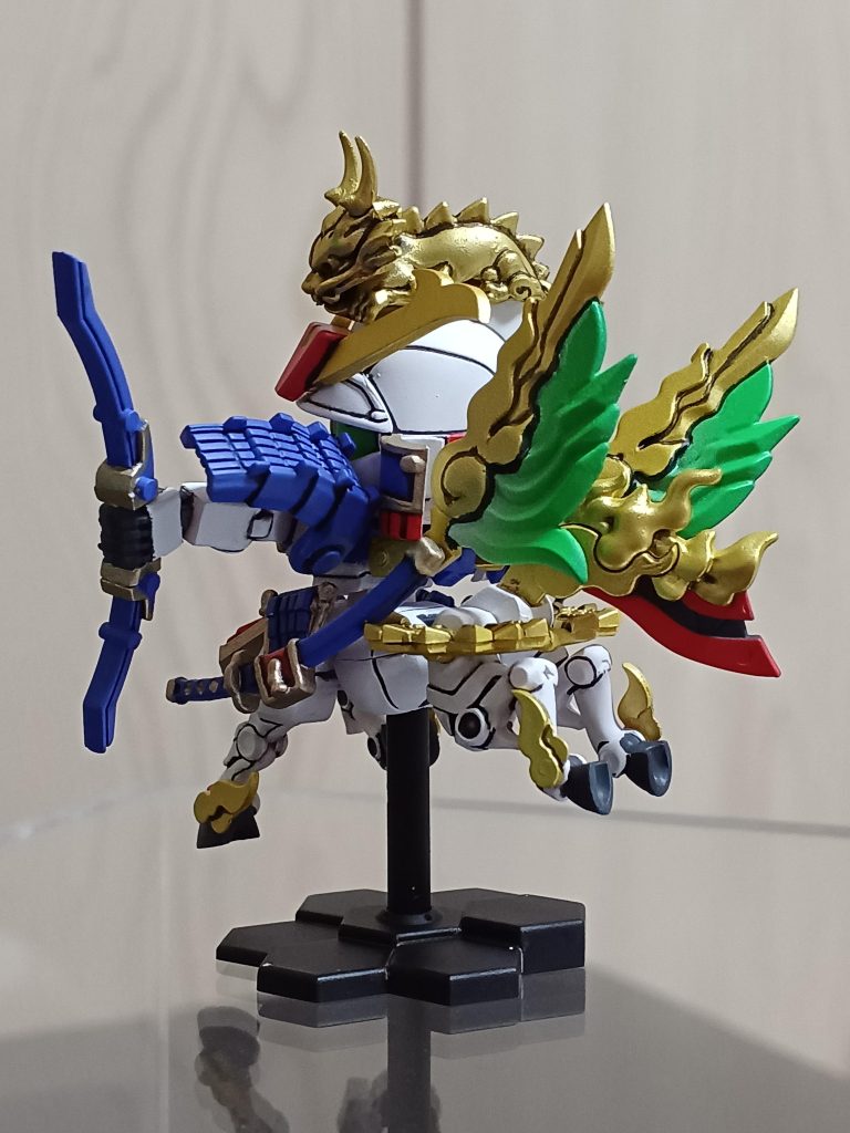 左後ろから。しっぽ?と刀も塗り分け大変でした💦しかし、一つの機体にいろんな色をのせて行くのは楽しかったですね(gundam-kao6)苦労しましたけど、素晴らしいキットだと感じました‼️