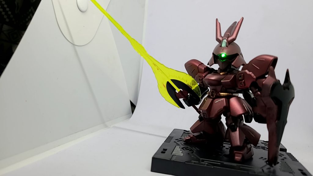 武装に関してはHGサザビーのものが余っておりましたので持たせてみました！でかい武器はスーパーロボット感が出ますね(zaku-kao6)