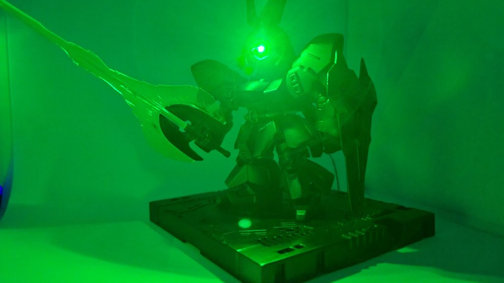 モノアイピッカピカですわ！配線は見ないでね転びやすいので足中にメタルボール入れたり肉抜きをパテ埋めしてたりの作業は申し訳程度にやってます！