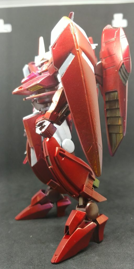 シールドは開いたパーツは塗装してないのでそのままで