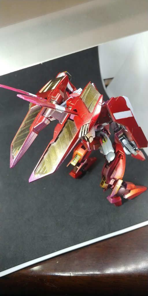 GN粒子放出部もヘビーガンメタリックの上からパールゴールドを塗った色