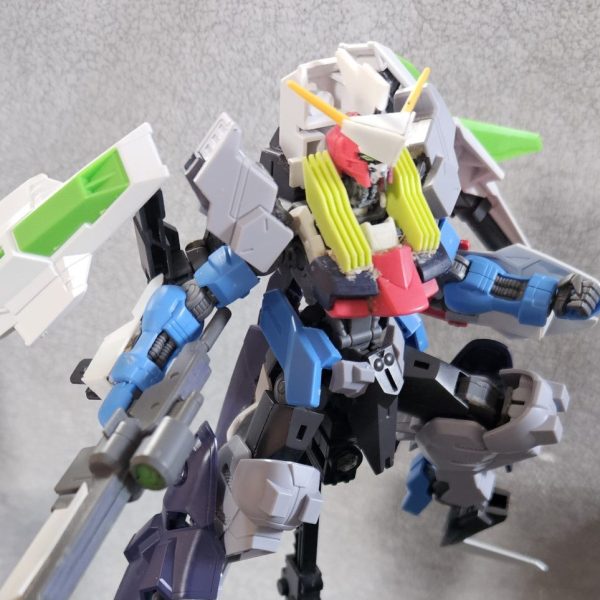 姿のわかってないガンダムフレームの名前を与えるために制作中。可変機能調整が終わらない（1枚目）