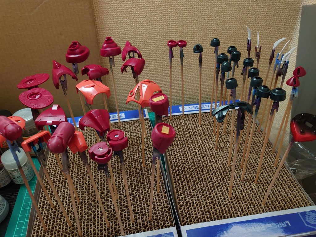 前腕と背中だけ合わせ目消してあります。