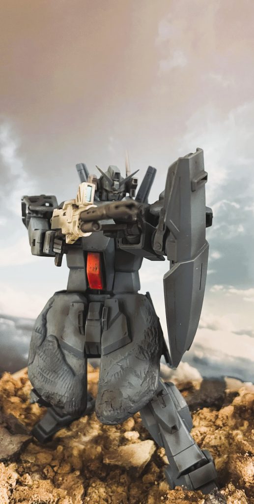 ビームライフルを構える構図となります。近藤版Zガンダムを検討中です。