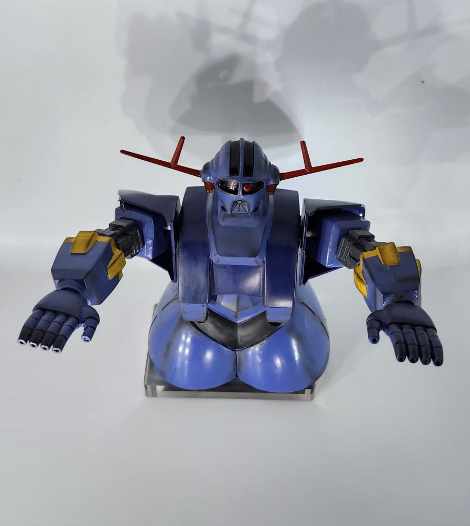 写真だと見にくいのですが(撮り方が下手なだけ)素組みよりポージングがパキッと決まってます。