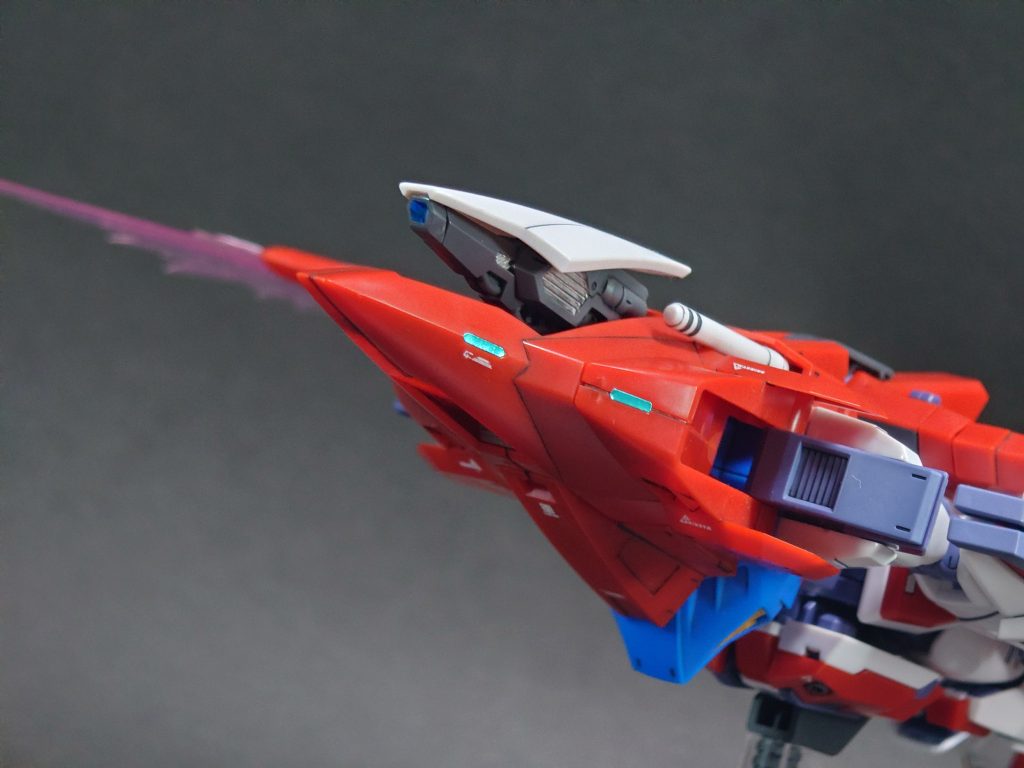 くちばしの中には安定のビームキャノン！