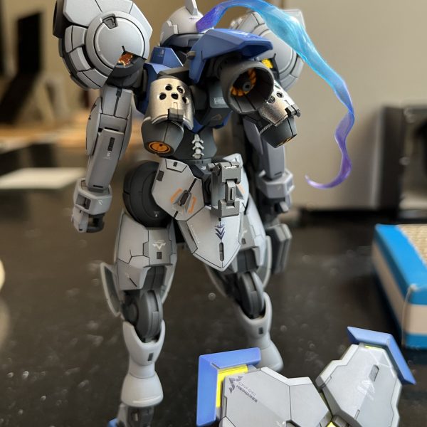 本体はひとまず完成したと言っていいだろう。(gundam-kao2)青がまだ紫っぽくない気もするけど、とりあえずこれで。（3枚目）