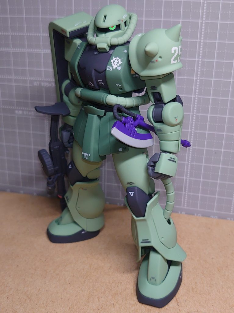 今回は一部合わせめ消しと部分塗装のみでキットの成型色で仕上げてみました。