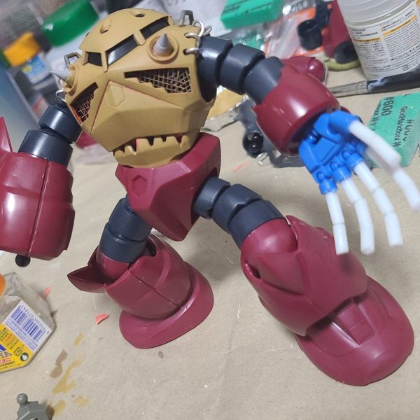 ジャンクボックスにMGグフ2.0の余剰パーツがあったのですぐできてしまった…クオリティはお察しですが塗装とサビてんねんでなんとかなるでしょ…スクラッチとは名ばかりでプラ棒にピンバイスで穴開けたくらいじゃんꉂ🤣𐤔 