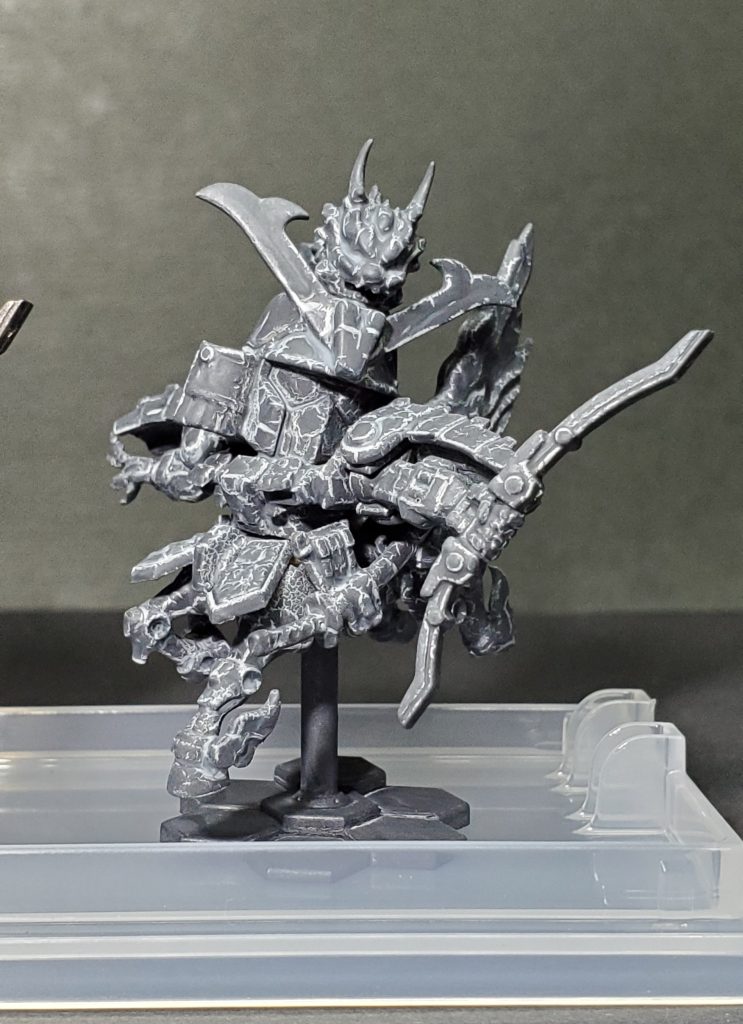 ①アッセンブル銀②クリア蛍光③水性サーフェイサー④アクリジョン黒灰系 厚塗り水性サフとアクリジョンの相性の悪さよ。