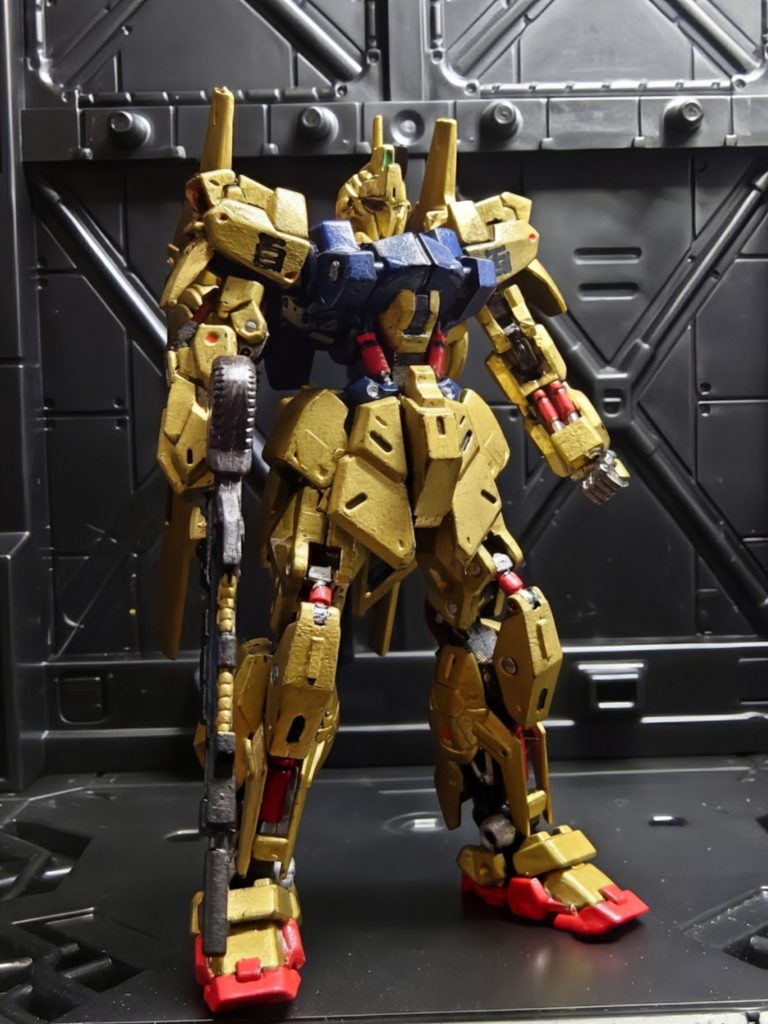 今回は久々に光沢を活かそうと、艶消しではなく光沢スプレーでコーティングしました。まぁ、余り見た目は変わりませんが、個人的にはピカピカの百式が…好きです（笑）