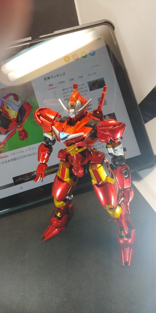 後ろに写ってるアイアンマンが元