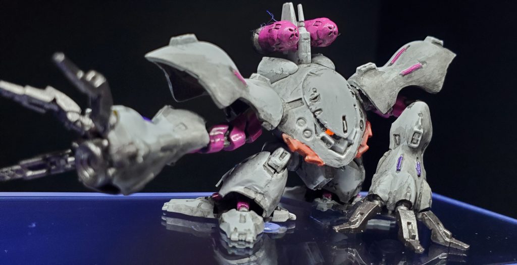 蛍光で色々光らせたい欲をグッと抑えて今回はモノアイ部分だけです