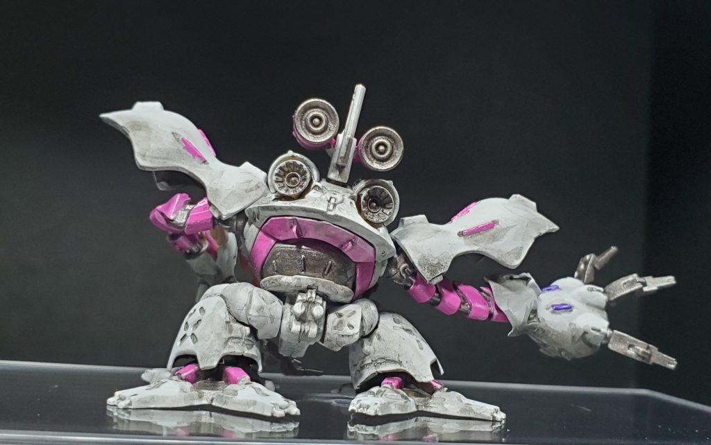 今回はアッセンブルカラーのシェイドブラックを使ってみたかったのです。初めての汚し塗装（ 背徳感）というか陰影。なんとなーくなイメージで塗ってみたけれど陰影表現って難しいね！