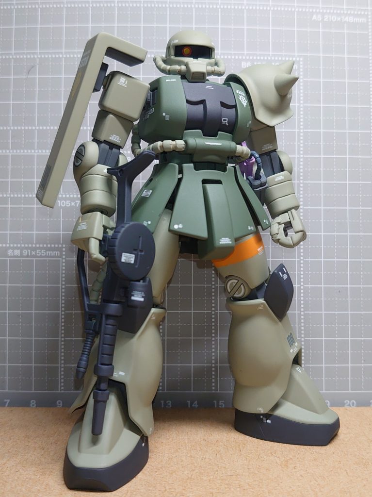 前回はリバイブでしたが、今回はHGザクを初めて量産カラーで仕上げました。(MSVシリーズは何機も作ったのですがw)