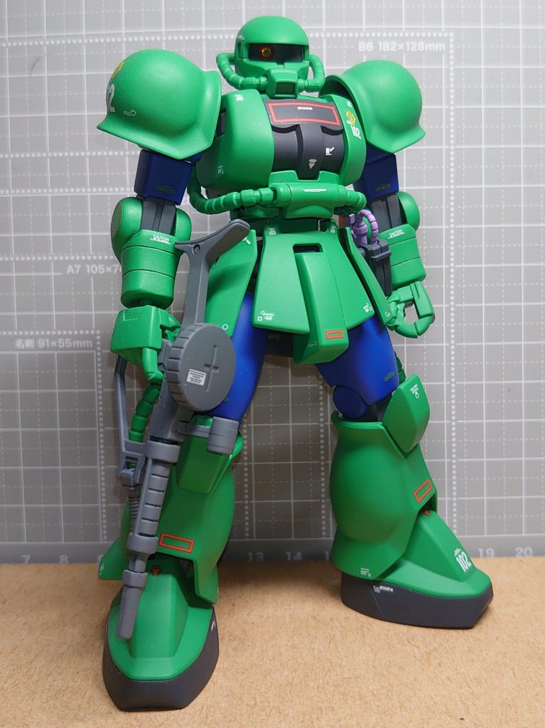 初期生産型。設定のカラーより色味がかなり鮮やか仕様ですwショルダーはスパイク落としてパテ成形してます。