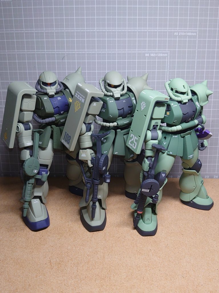 最後に旧HGとリバイブも置いてみました。旧は作りが古いですが、モールド情報量がカッコいい。リバイブは洗練されてスマートイケメンです。自分はやはりHGがいちばん好きです。今回もご覧いただきありがとうござました！ 