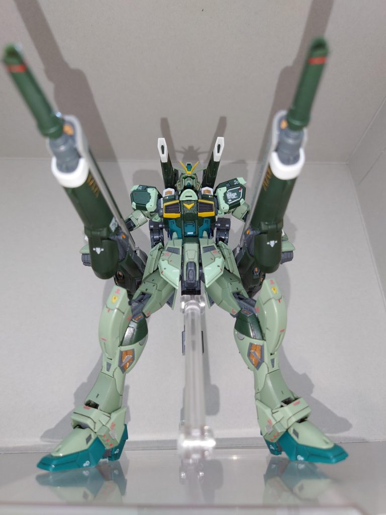 なんだか宇宙世紀系MGのパケ絵になりそうな感じで