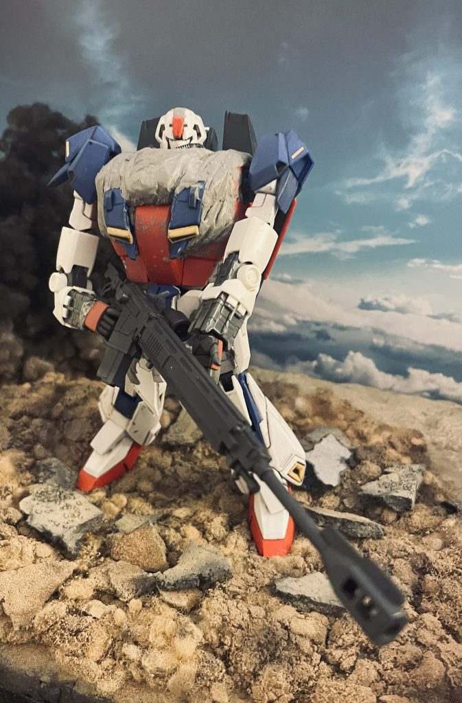 ミキシングビルドの途中経過となります。ガトリングガンを前に構えるにはHGゼータガンダムの腕が短すぎるため、MGガンダムversion 1.0の上腕部を追加し余裕を持たせました。