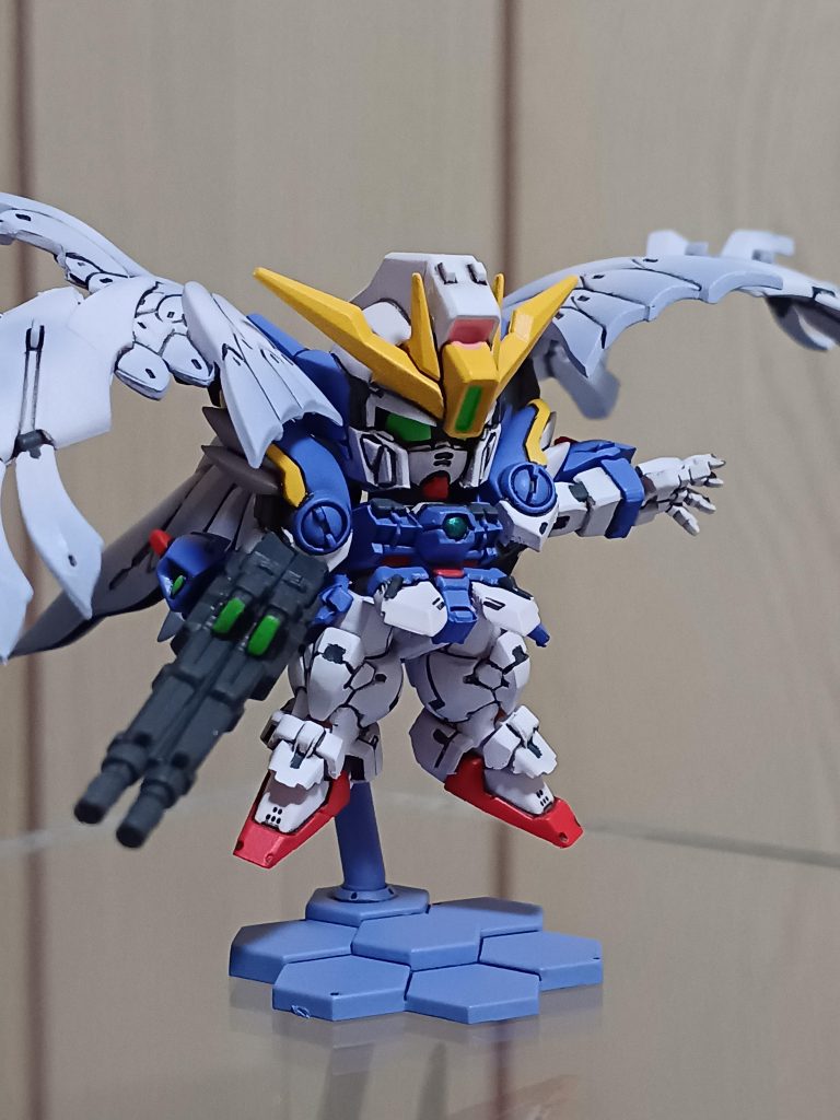 少し斜めから。翼のパーツに動きがあって、表情が豊かに思います。箱を開封して、真っ先に目に入ったパーツで衝撃的でした‼️