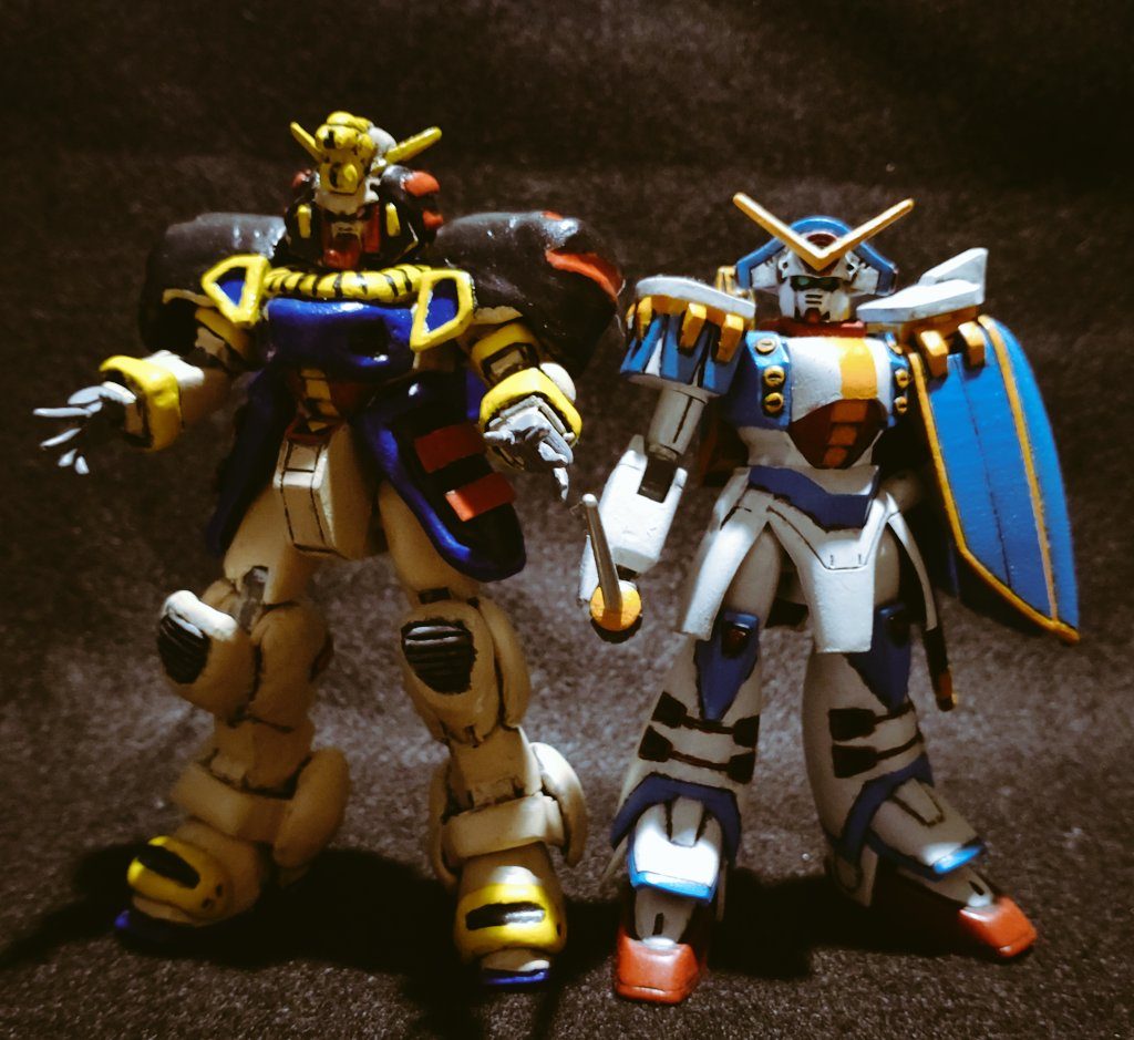 ドラゴンガンダムが無いので、ときた洸一先生の漫画版で闘ってたガンダムローズと。